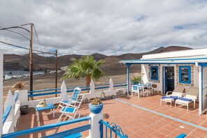 Property grounds - Unit 1 with Sea View, Shared Terrace and Wi-Fi (Yaiza)