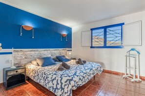 Iron/ironing board, WiFi, bed sheets - Unit 2 at "Ventanas de Lanzarote" with Shared Terrace, Sea Views & Wi-Fi (Yaiza)