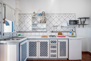 Fridge, stovetop, coffee/tea maker, electric kettle - Unit 3 at "Ventanas de Lanzarote" with Shared Terrace, Sea Views and Wi-Fi (Yaiza)