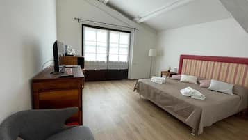 Comfort-Doppelzimmer, Talblick | Verdunkelungsvorhänge, Bügeleisen/Bügelbrett, kostenloses WLAN