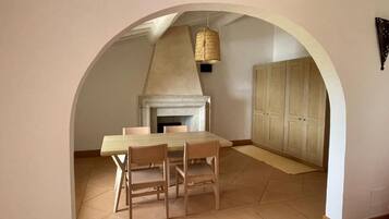 Comfort Apartment, Vineyard View | Blackout curtains, iron/ironing board, free WiFi, wheelchair access