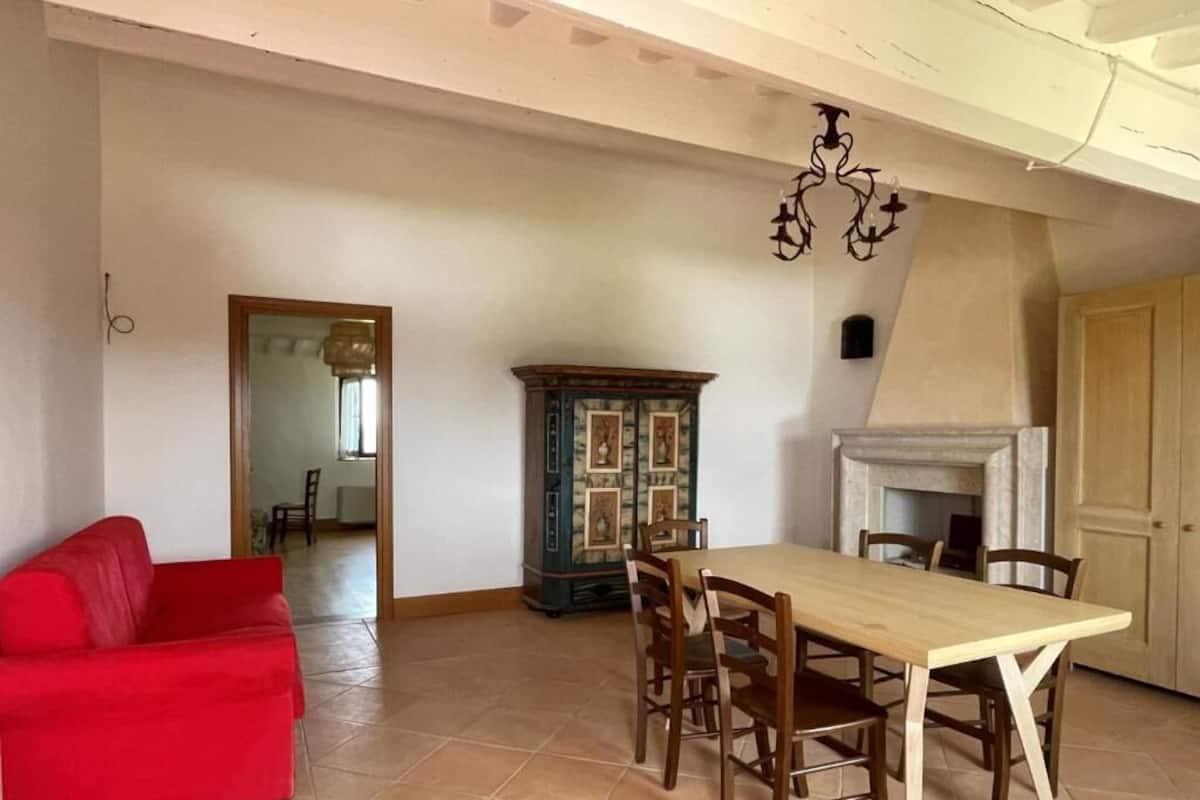 ستائر تعتيم ومكواة/لوح كي وواي فاي مجانًا