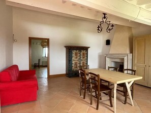 Comfort Apartment, Garden View | Blackout drapes, iron/ironing board, free WiFi, bed sheets - PODERE AURORA (Massa Marittima)