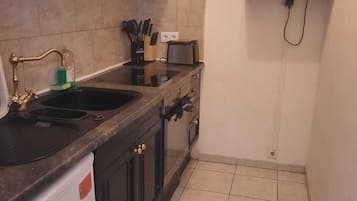 Apartemen Basic | Dapur pribadi | Lemari es, microwave, kompor, dan mesin pencuci piring
