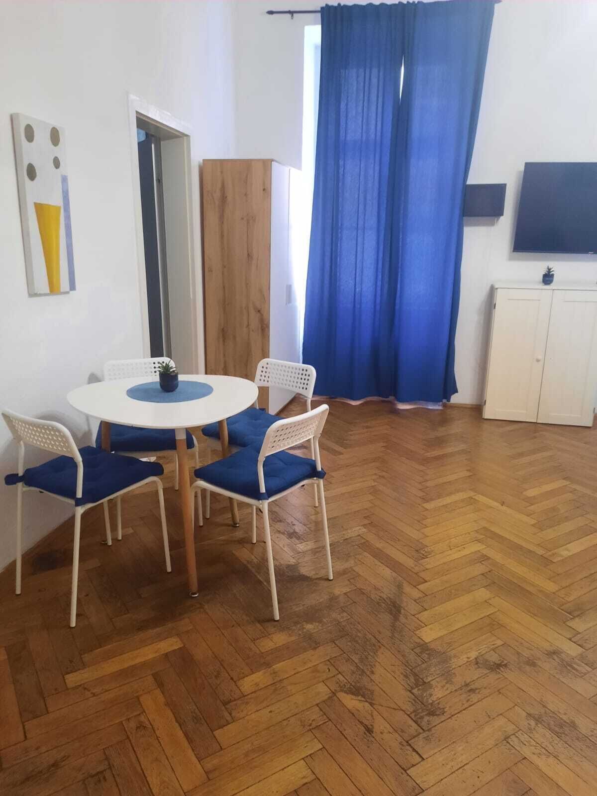 Apartamento básico | Ferros/tábuas de passar roupa, Wi-Fi de cortesia