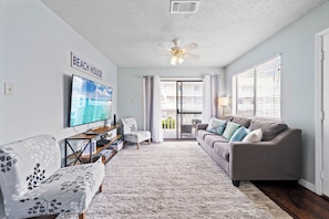 Living room - Wolf Bay Villas 208 (Orange Beach)