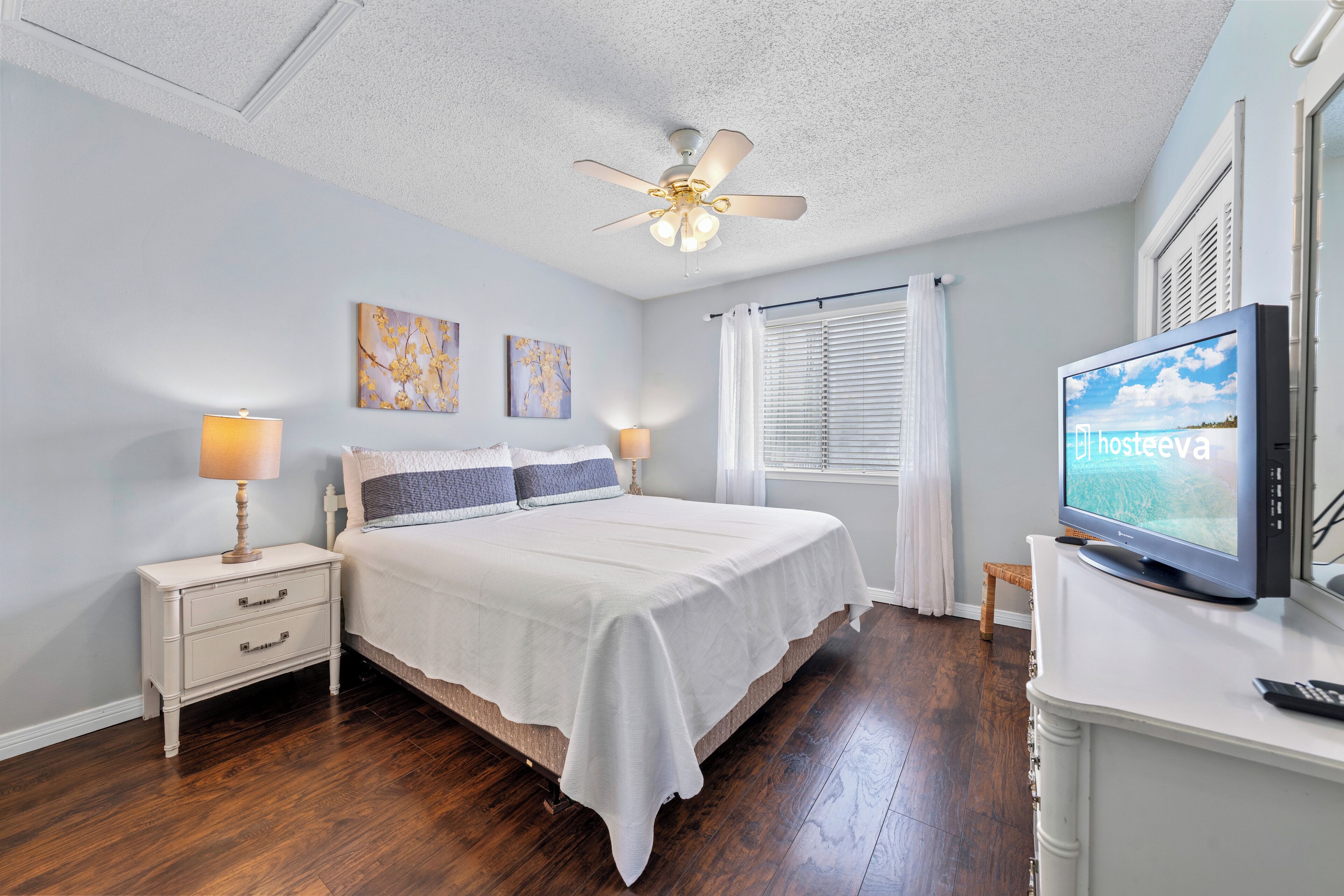 Signature Condo, 2 Bedrooms, Balcony | Individually decorated, individually furnished, iron/ironing board