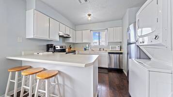 Signature Condo, 2 Bedrooms, Balcony | Private kitchen