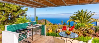 Holiday Home Pabellón de Miramar with Sea View, Garden & Wi-Fi