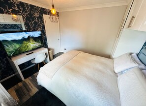 3 bedrooms, WiFi, bed sheets