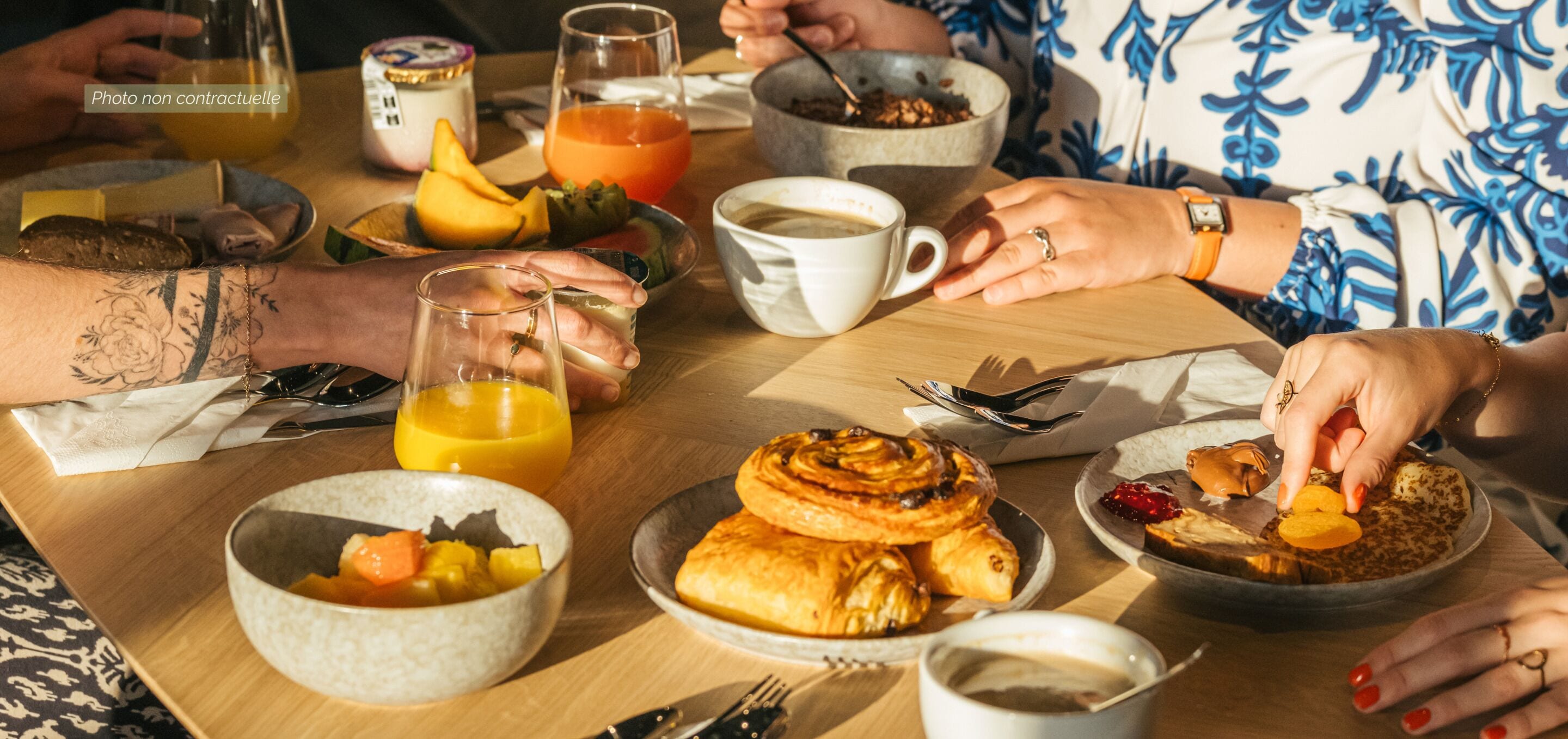 Se ofrece un desayuno bufé (13 EUR por persona)