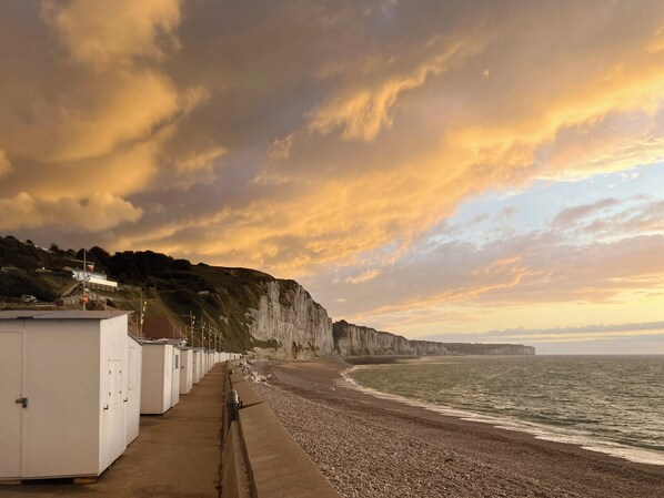 Beach - Villa Rosamonde, renovated 18th-century monastic school, large parish garden (Fécamp)