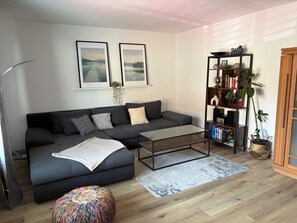 Living area - Cozy vacation apartment on the edge of the forest in Dörrenbach with nearby hiking trails (Dörrenbach)