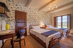 5 bedrooms, iron/ironing board, free WiFi