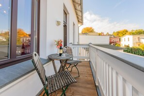 Outdoor dining - Villa Sanssouci 06 - impressive living space in the heart of Heringsdorf (Heringsdorf (Seebad))