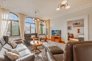 TV, DVD player, stereo - Villa Sanssouci 06 - impressive living space in the heart of Heringsdorf (Heringsdorf (Seebad))
