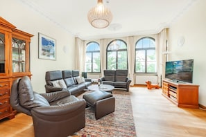 TV, DVD player, stereo - Villa Sanssouci 06 - impressive living space in the heart of Heringsdorf (Heringsdorf (Seebad))