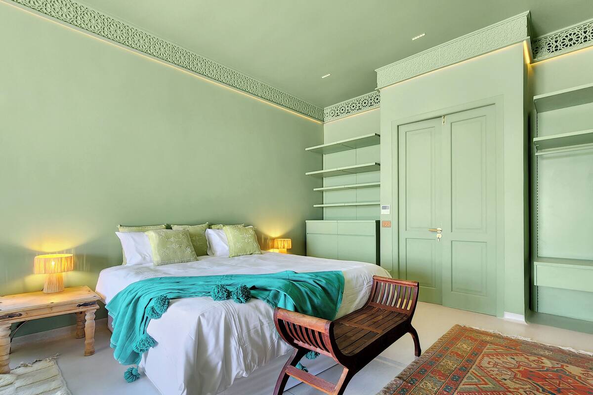 Luxury Studio Suite, Partial Sea View | Free WiFi