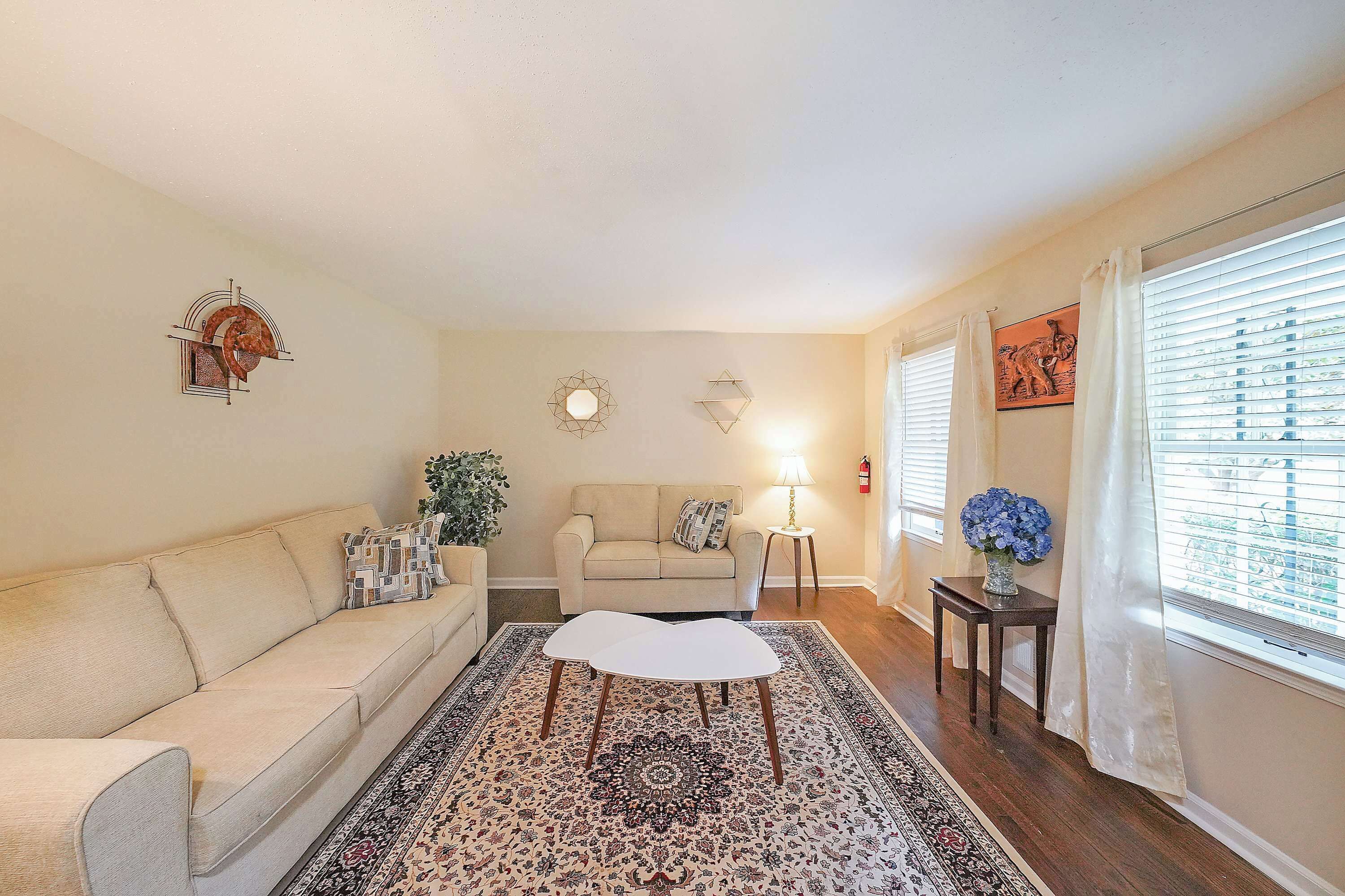 House, Multiple Beds, Kitchen, Garden View (Kennesaw Komfort) | Living area