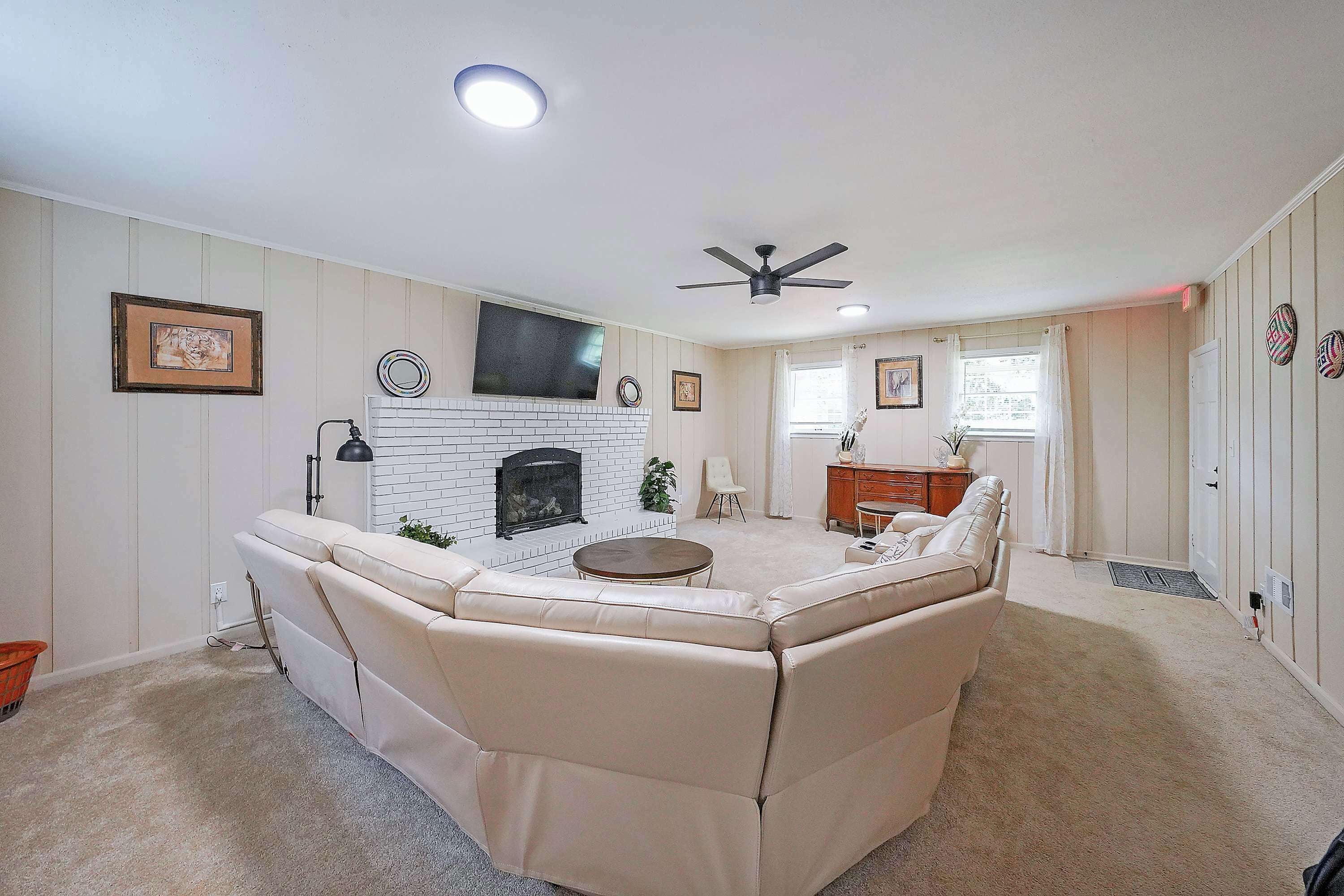 House, Multiple Beds, Kitchen, Garden View (Kennesaw Komfort) | Living area