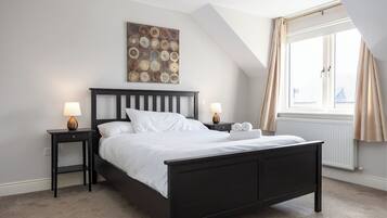 5 bedrooms, desk, iron/ironing board, travel cot