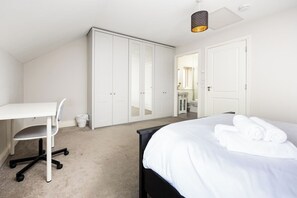 5 bedrooms, desk, iron/ironing board, travel crib
