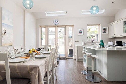 Spacious 5-Bed Coastal Retreat with Parking & Garden Near Dublin City