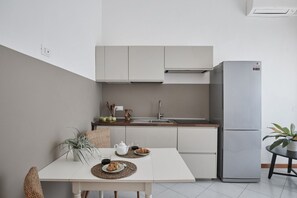 Refrigerador, microondas, lavavajillas y tostadora 