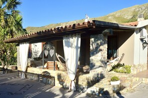 Property grounds - Villa Isabella with private pool - My Rental Homes (Castellammare Del Golfo)