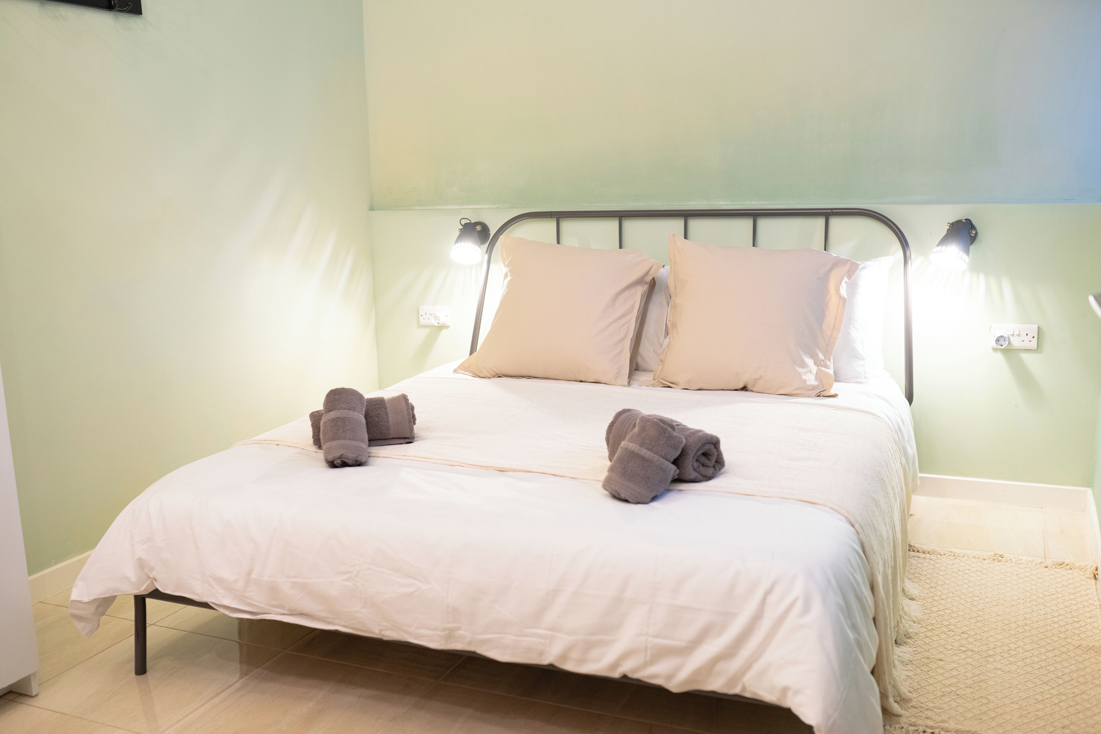 Basic Double Room | Desk, laptop workspace, blackout curtains, free WiFi