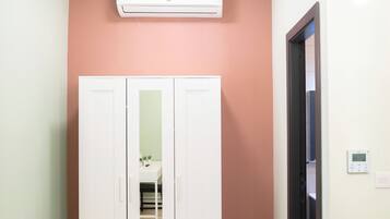 Comfort Double Room | Desk, laptop workspace, blackout drapes, free WiFi