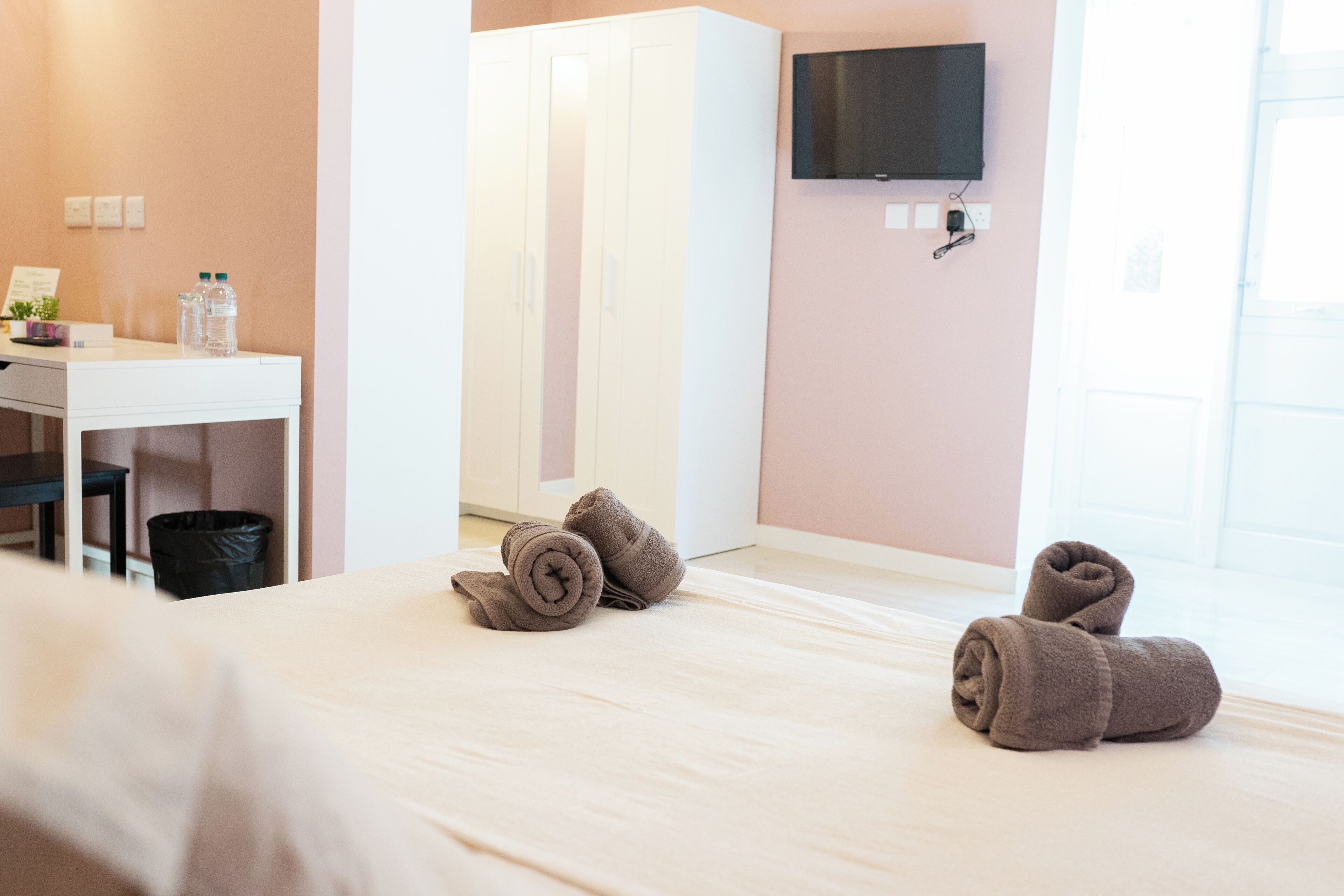 Phòng đôi Deluxe | Bàn, khu vực làm việc phù hợp cho laptop, màn/rèm cản sáng 