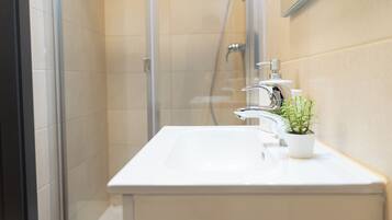 Basic Double Room | Bathroom | Shower, hair dryer, towels, soap