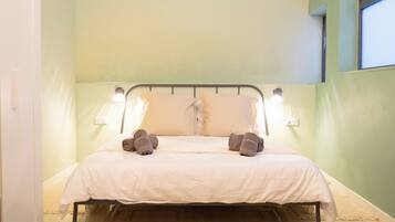 Basic Double Room | Desk, laptop workspace, blackout curtains, free WiFi