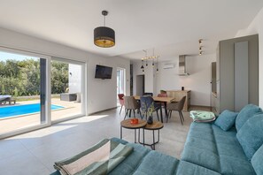 TV - Vila Mayla (Ližnjan)