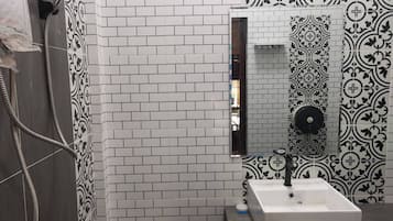 Deluxe Studio | Bilik Mandi | Pancuran mandi, hulu semburan hidrourut