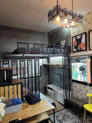 家庭四人房, 2 間臥室 | 獨特裝潢、書桌、筆電工作空間、免費無線上網