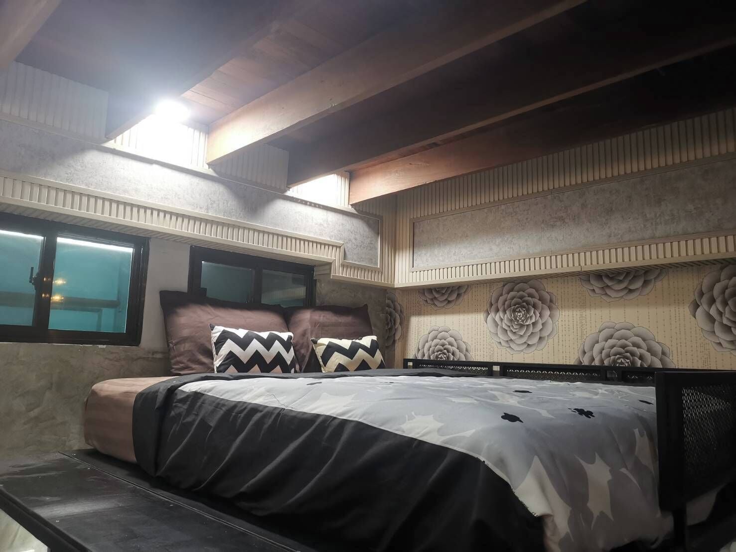 华丽开间 | 特色装修、办公桌、笔记本电脑工作区、免费 WiFi