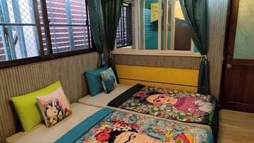 Club Room | Individually decorated, desk, laptop workspace, free WiFi