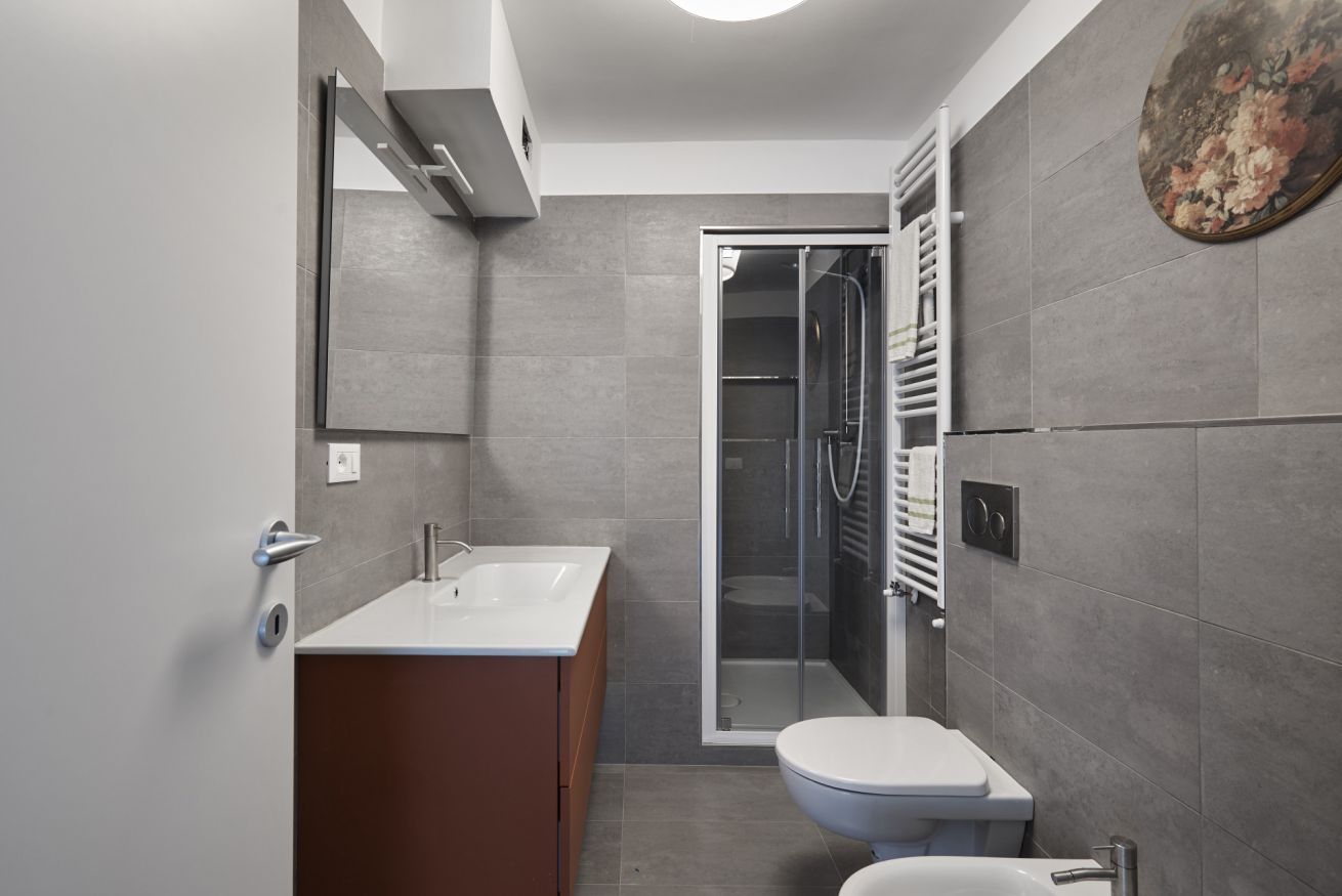 Dusche, Haartrockner, Bidet, Handtücher