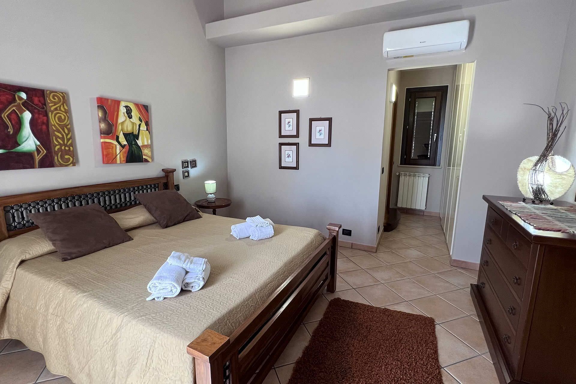 3 chambres, fer et planche à repasser, Wi-Fi gratuit
