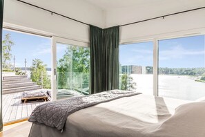 5 habitaciones, tabla de planchar con plancha, internet y ropa de cama 