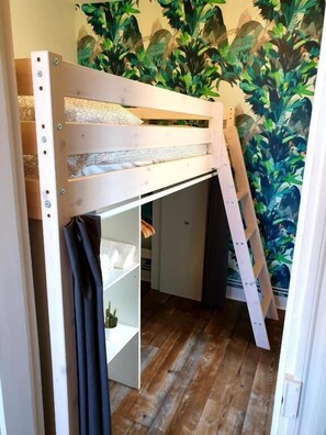 2 bedrooms, WiFi, bed sheets