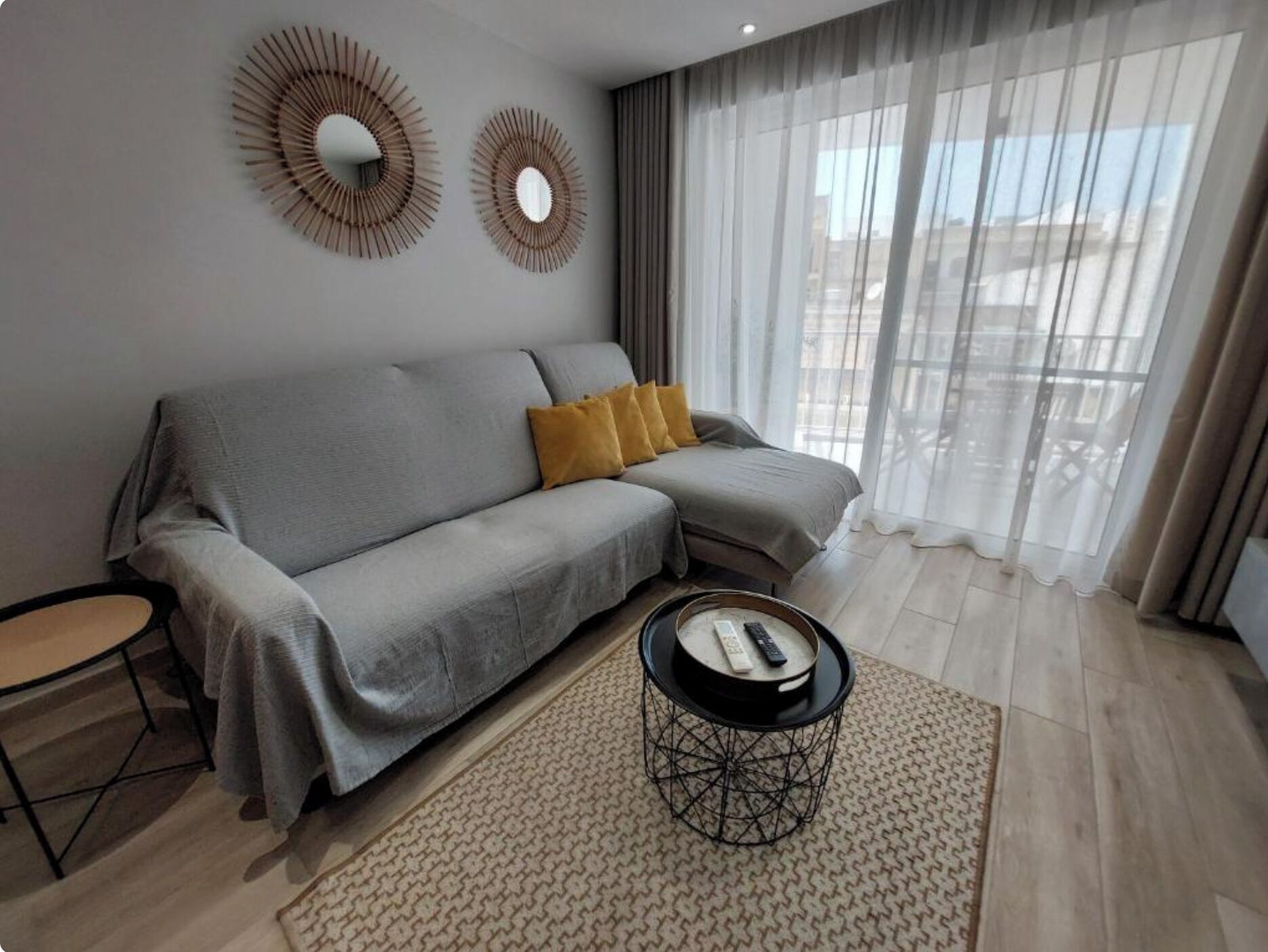 Apartment, 3 Schlafzimmer, Klimaanlage, am Strand | Wohnbereich | Flachbildfernseher