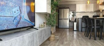 Modern 3BR Apt With Large Balcony