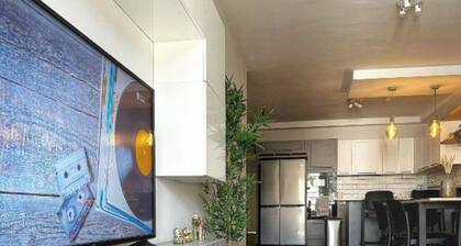 Modern 3BR Apt With Large Balcony