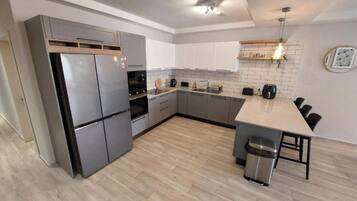 Apartment, 3 Schlafzimmer, Klimaanlage, am Strand | Eigene Küche