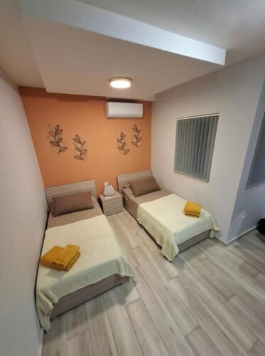 Modern 3BR Apt With Large Balcony