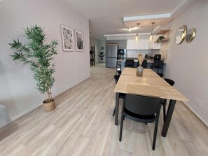 Apartment, 3 Bedrooms, Air conditioning, Beachside | Living area