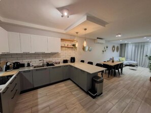 Apartment, 3 Bedrooms, Air conditioning, Beachside | Private kitchen | Electric kettle - Modern 3BR Apt With Large Balcony (Marsalforn)